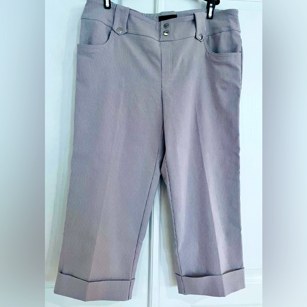 Rekucci Tan White Pinstripe Capri Pants Size 16 Pull On 4 Pocket Cuffed NWOT